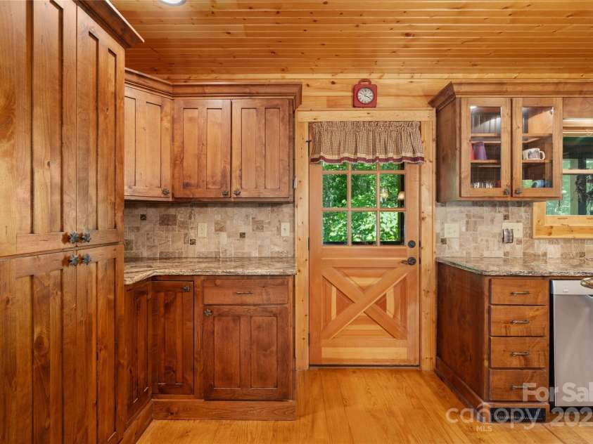 86 Sweet Birch Drive, Maggie Valley, NC 28751.  MLS# CAR4261566, YatesRealty ID 18106. 