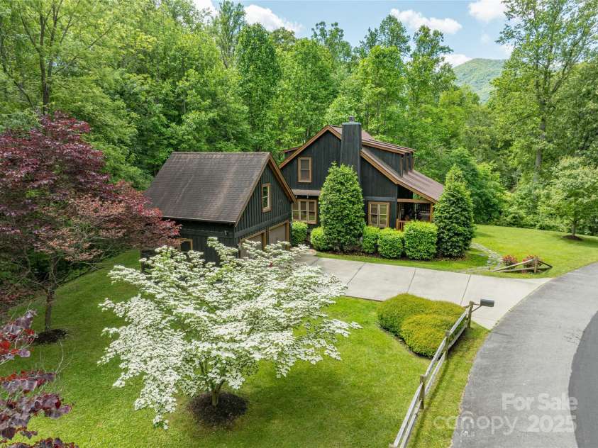 86 Sweet Birch Drive, Maggie Valley, NC 28751.  MLS# CAR4261566, YatesRealty ID 18106. Incredible golfing location