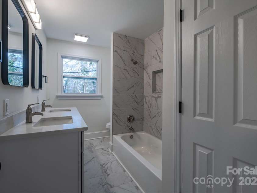 6305 Dale Avenue, Charlotte, NC 28212.  MLS# CAR4216186, YatesRealty ID 18107. Hallway Bath with Dual Sinks and Linen Closet