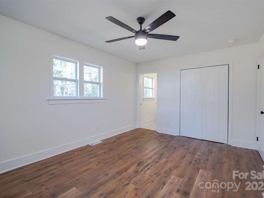 6305 Dale Avenue, Charlotte, NC 28212.  MLS# CAR4216186, YatesRealty ID 18107. Primary Bedroom