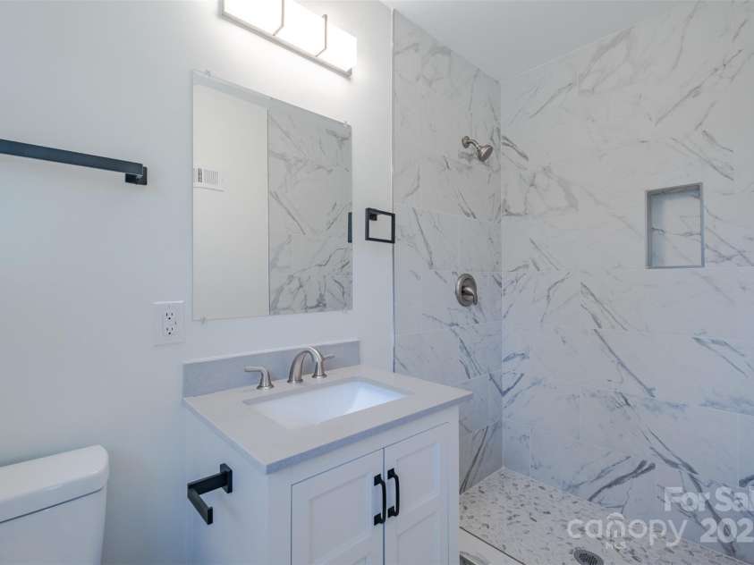 6305 Dale Avenue, Charlotte, NC 28212.  MLS# CAR4216186, YatesRealty ID 18107. Primary En Suite with Tiled Shower