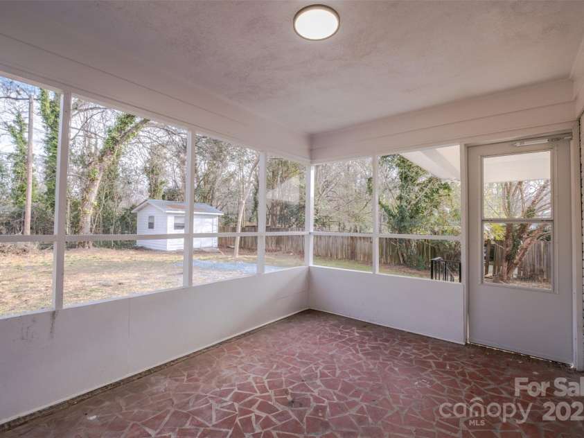 6305 Dale Avenue, Charlotte, NC 28212.  MLS# CAR4216186, YatesRealty ID 18107. Screened In Back Porch