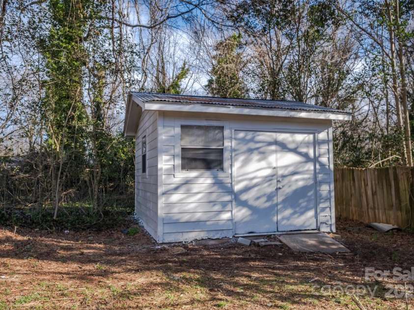 6305 Dale Avenue, Charlotte, NC 28212.  MLS# CAR4216186, YatesRealty ID 18107. Storage Shed