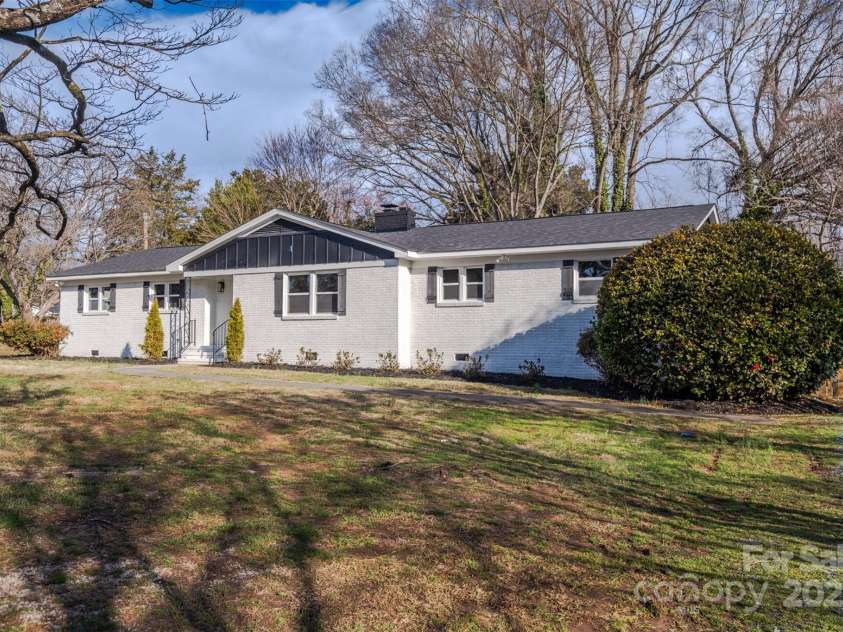 6305 Dale Avenue, Charlotte, NC 28212.  MLS# CAR4216186, YatesRealty ID 18107. Welcome Home - 6305 Dale Ave