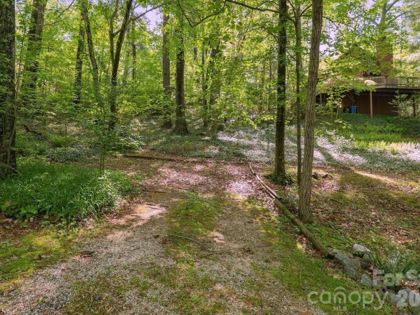 98 Skyline Drive, Hendersonville, NC 28791.  MLS# CAR4373100, YatesRealty ID 18107. 