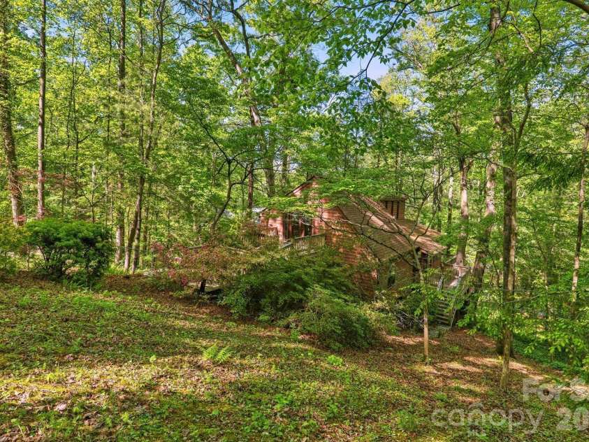 98 Skyline Drive, Hendersonville, NC 28791.  MLS# CAR4373100, YatesRealty ID 18107. 