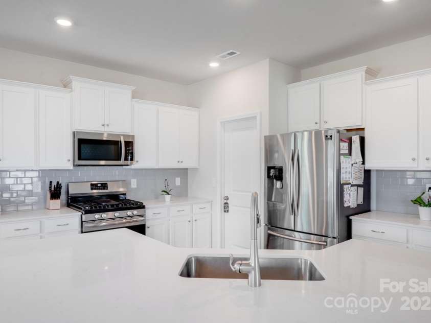 356 Runner Stone Lane, Fort Mill, SC 29715.  MLS# CAR4253320, YatesRealty ID 18108. Abundance of Cabinets with walk in Pantry