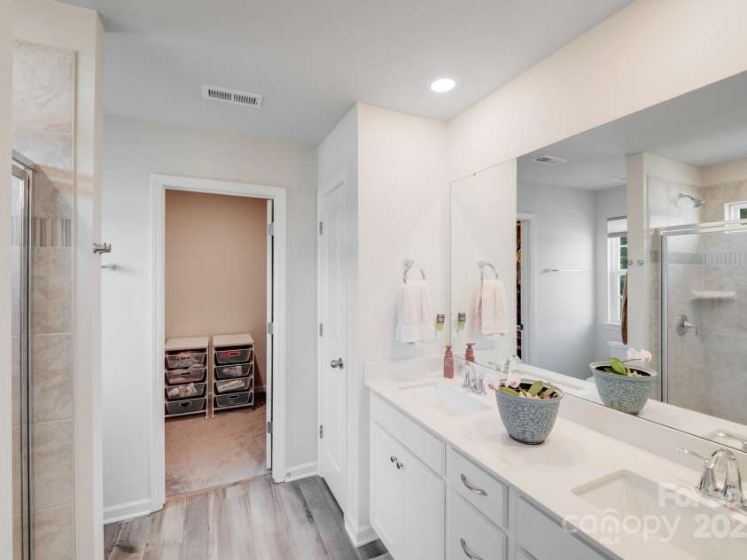 356 Runner Stone Lane, Fort Mill, SC 29715.  MLS# CAR4253320, YatesRealty ID 18108. Dual sinks complimented by the stylish quartz.
