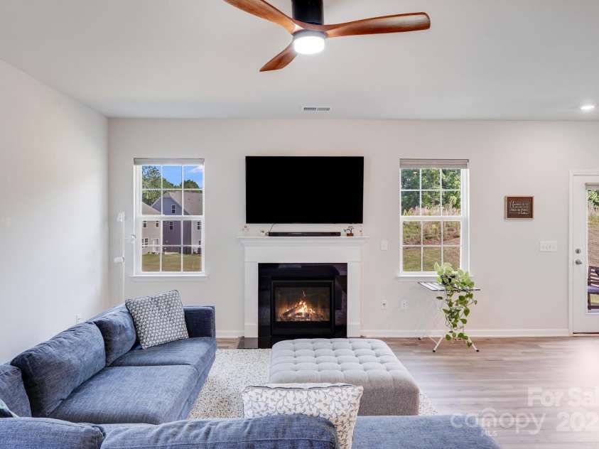 356 Runner Stone Lane, Fort Mill, SC 29715.  MLS# CAR4253320, YatesRealty ID 18108. Fireplace to enjoy on those cozy fall and winter evenings.