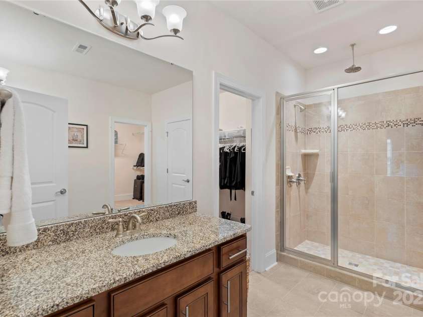 5422 Shannon Bell Lane, Charlotte, NC 28277.  MLS# CAR4253250, YatesRealty ID 18109. 