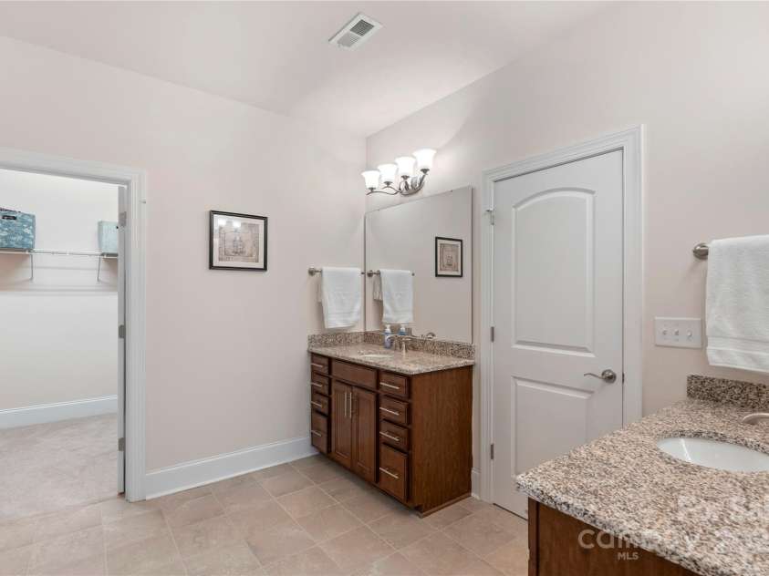 5422 Shannon Bell Lane, Charlotte, NC 28277.  MLS# CAR4253250, YatesRealty ID 18109. 