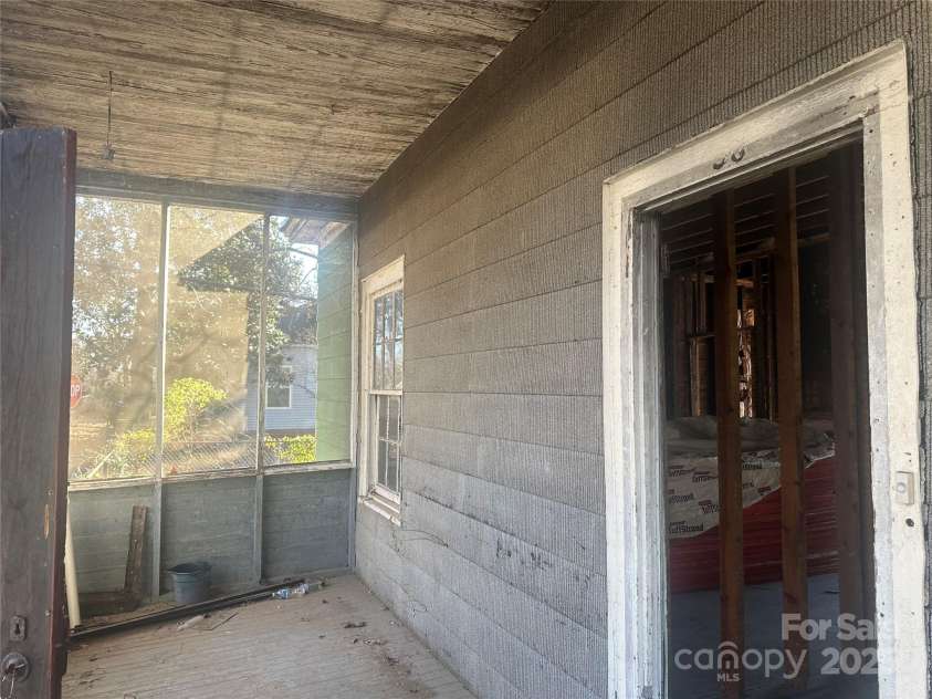 58 Oak Street, Great Falls, SC 29055.  MLS# CAR4314926, YatesRealty ID 1811. 