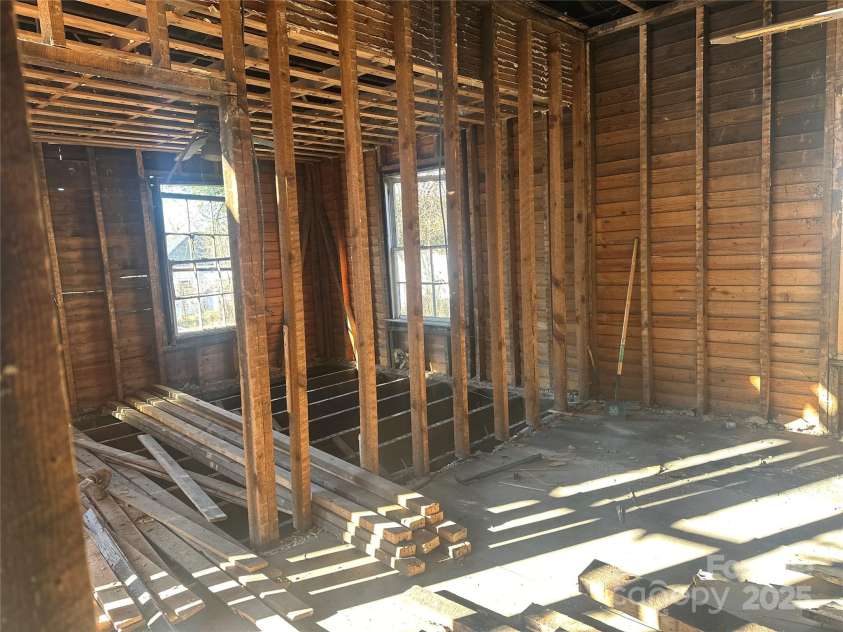 58 Oak Street, Great Falls, SC 29055.  MLS# CAR4314926, YatesRealty ID 1811. 