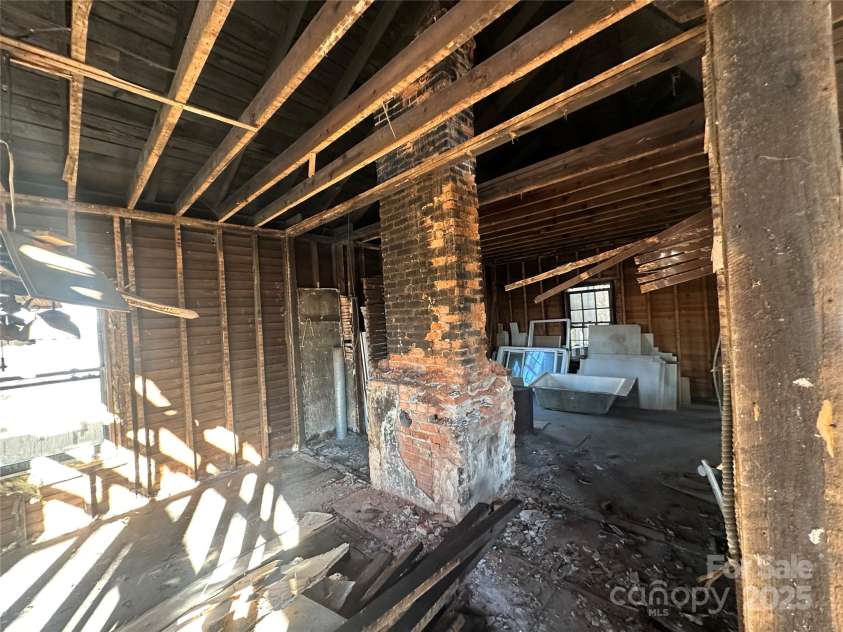 58 Oak Street, Great Falls, SC 29055.  MLS# CAR4314926, YatesRealty ID 1811. 