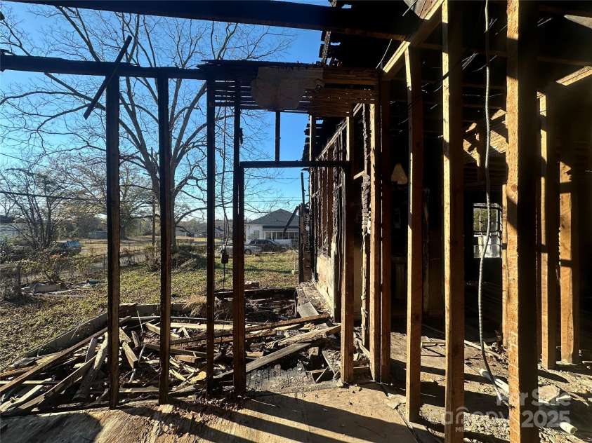 58 Oak Street, Great Falls, SC 29055.  MLS# CAR4314926, YatesRealty ID 1811. 