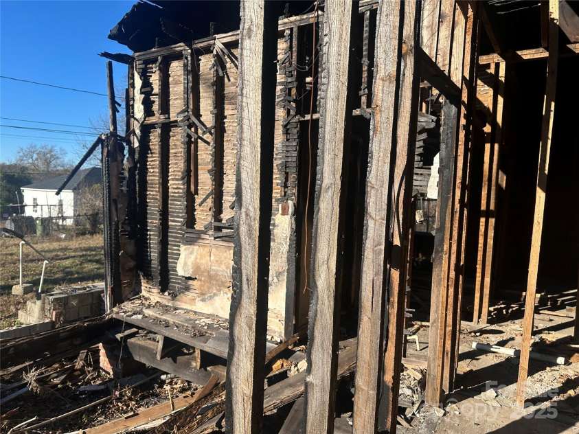 58 Oak Street, Great Falls, SC 29055.  MLS# CAR4314926, YatesRealty ID 1811. 