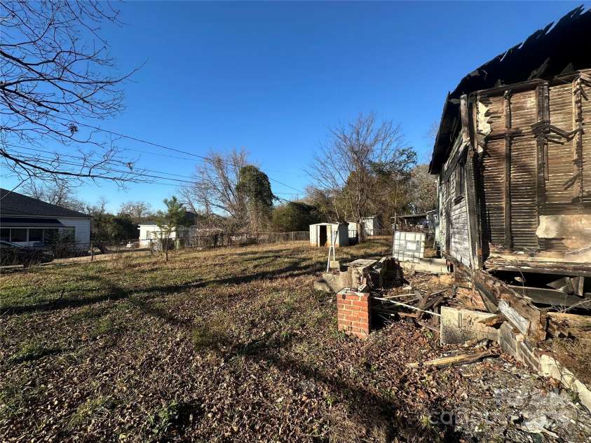 58 Oak Street, Great Falls, SC 29055.  MLS# CAR4314926, YatesRealty ID 1811. 