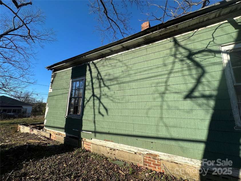 58 Oak Street, Great Falls, SC 29055.  MLS# CAR4314926, YatesRealty ID 1811. 