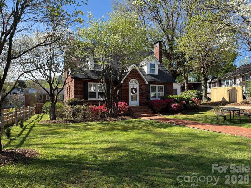 110 Lincoln Avenue, Marion, NC 28752.  MLS# CAR4366576, YatesRealty ID 18110. 