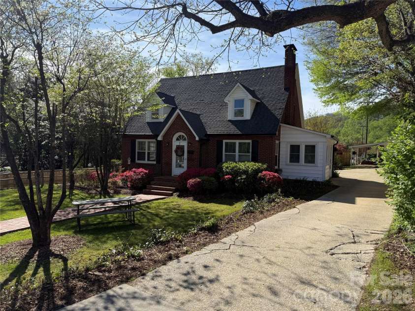 110 Lincoln Avenue, Marion, NC 28752.  MLS# CAR4366576, YatesRealty ID 18110. 