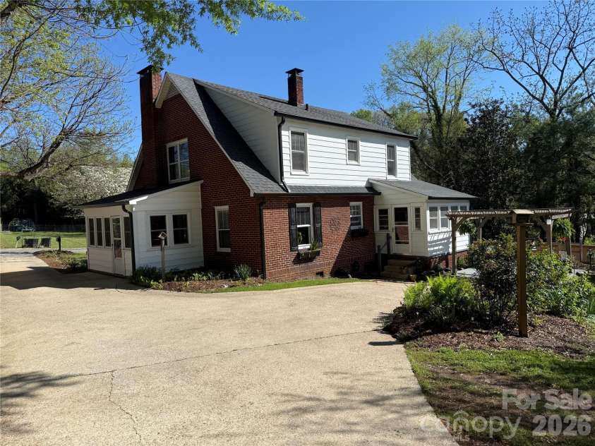 110 Lincoln Avenue, Marion, NC 28752.  MLS# CAR4366576, YatesRealty ID 18110. 