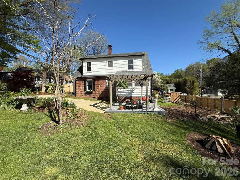 110 Lincoln Avenue, Marion, NC 28752.  MLS# CAR4366576, YatesRealty ID 18110. 