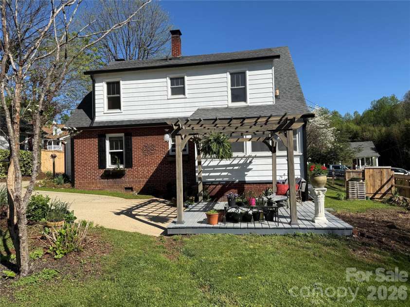 110 Lincoln Avenue, Marion, NC 28752.  MLS# CAR4366576, YatesRealty ID 18110. 