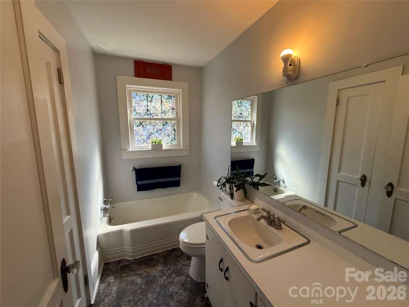 110 Lincoln Avenue, Marion, NC 28752.  MLS# CAR4366576, YatesRealty ID 18110. 