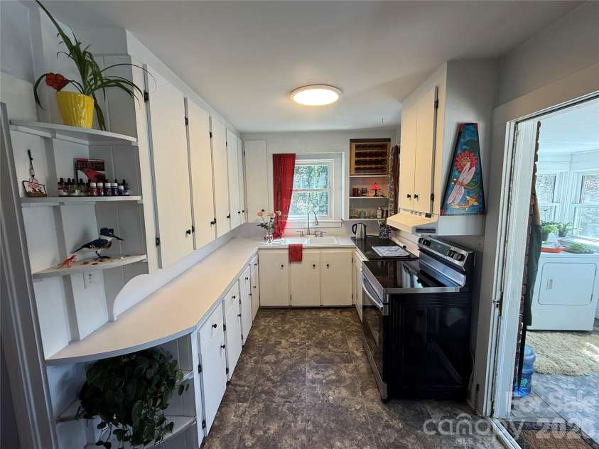 110 Lincoln Avenue, Marion, NC 28752.  MLS# CAR4366576, YatesRealty ID 18110. 