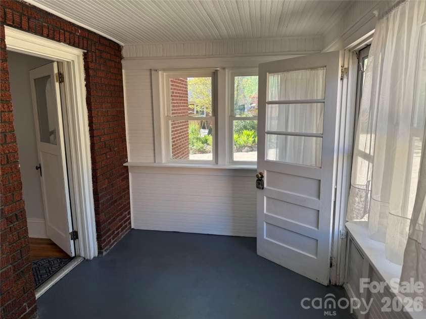 110 Lincoln Avenue, Marion, NC 28752.  MLS# CAR4366576, YatesRealty ID 18110. 