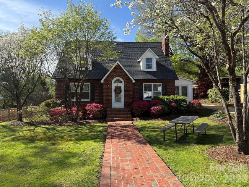 110 Lincoln Avenue, Marion, NC 28752.  MLS# CAR4366576, YatesRealty ID 18110. Front View