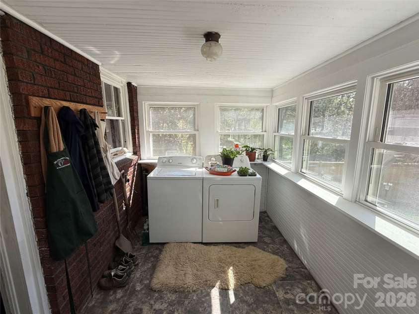 110 Lincoln Avenue, Marion, NC 28752.  MLS# CAR4366576, YatesRealty ID 18110. Laundry area