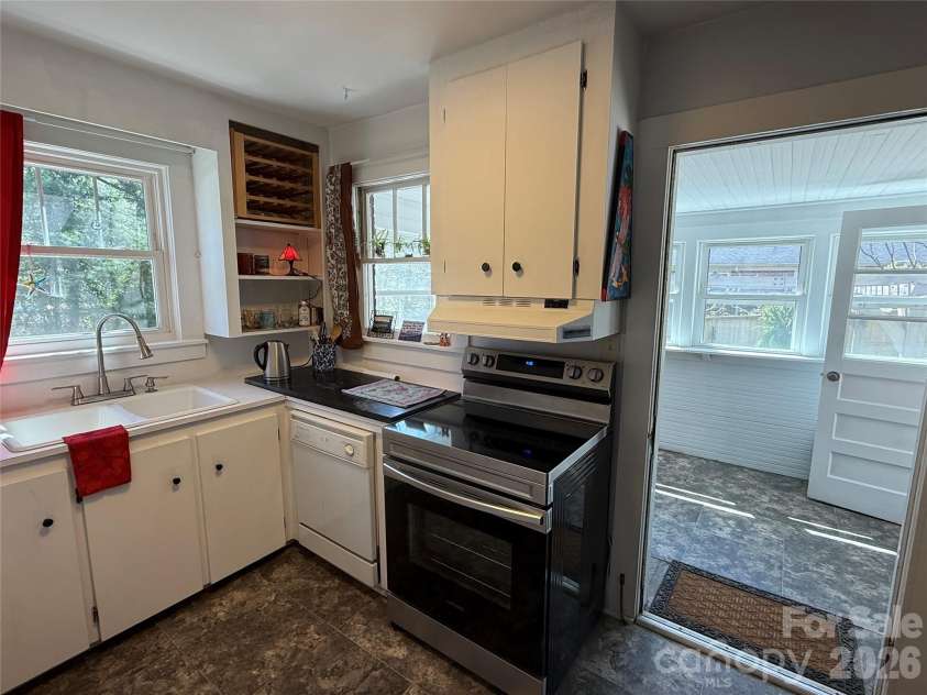110 Lincoln Avenue, Marion, NC 28752.  MLS# CAR4366576, YatesRealty ID 18110. Newer Range