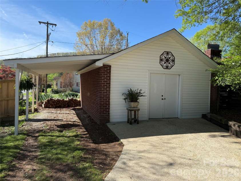 110 Lincoln Avenue, Marion, NC 28752.  MLS# CAR4366576, YatesRealty ID 18110. Workshop 20x20