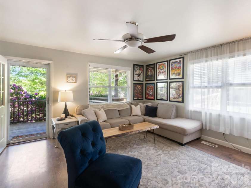 10 McTindal Circle, Asheville, NC 28803.  MLS# CAR4375699, YatesRealty ID 18112. 
