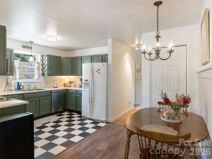 10 McTindal Circle, Asheville, NC 28803.  MLS# CAR4375699, YatesRealty ID 18112. 