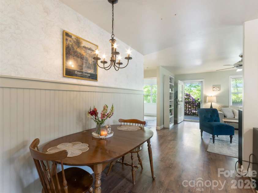 10 McTindal Circle, Asheville, NC 28803.  MLS# CAR4375699, YatesRealty ID 18112. 
