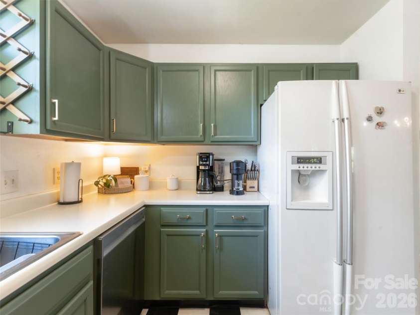 10 McTindal Circle, Asheville, NC 28803.  MLS# CAR4375699, YatesRealty ID 18112. 