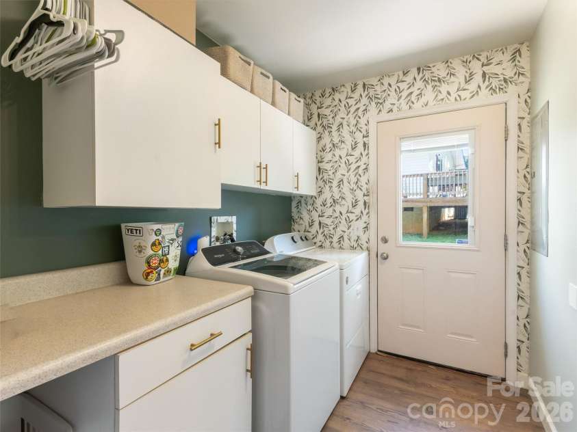 10 McTindal Circle, Asheville, NC 28803.  MLS# CAR4375699, YatesRealty ID 18112. 