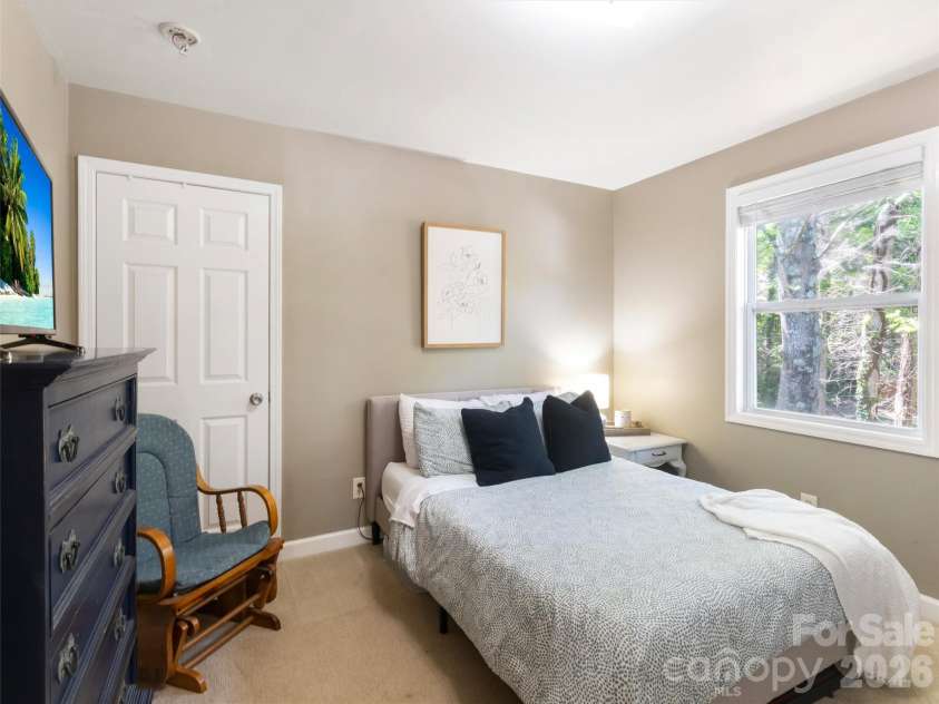 10 McTindal Circle, Asheville, NC 28803.  MLS# CAR4375699, YatesRealty ID 18112. 