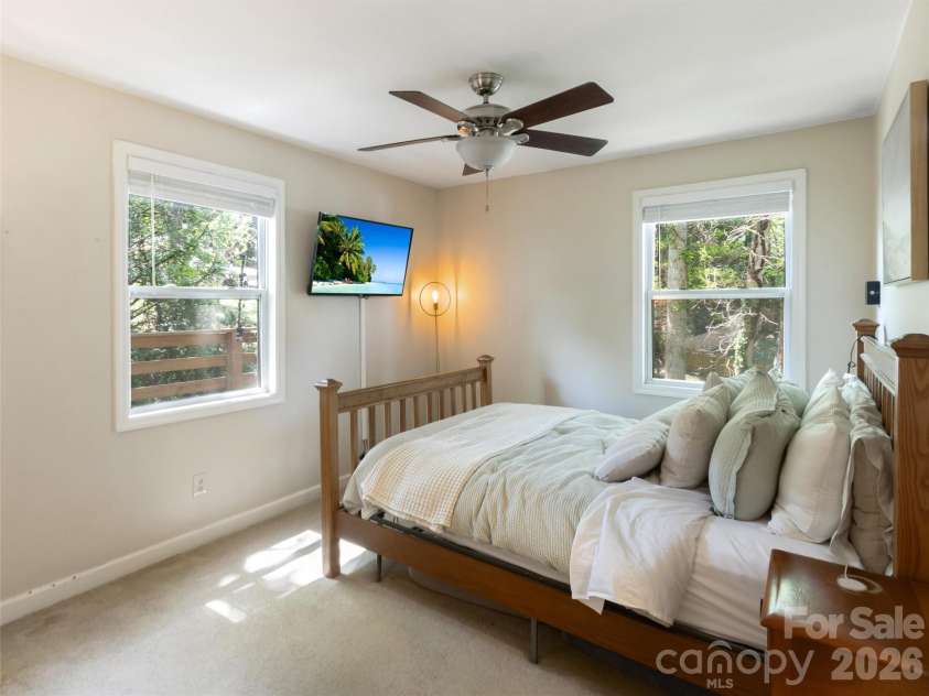 10 McTindal Circle, Asheville, NC 28803.  MLS# CAR4375699, YatesRealty ID 18112. 