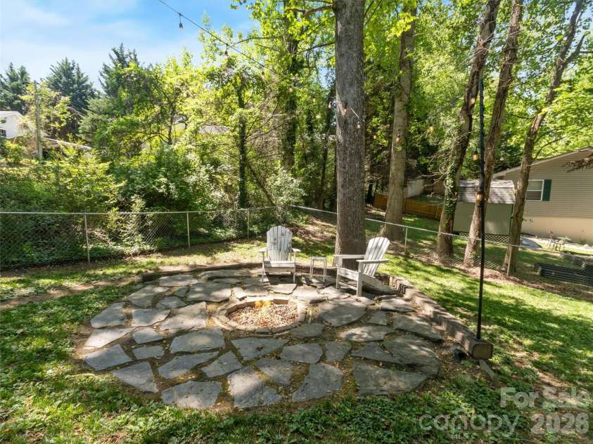 10 McTindal Circle, Asheville, NC 28803.  MLS# CAR4375699, YatesRealty ID 18112. 