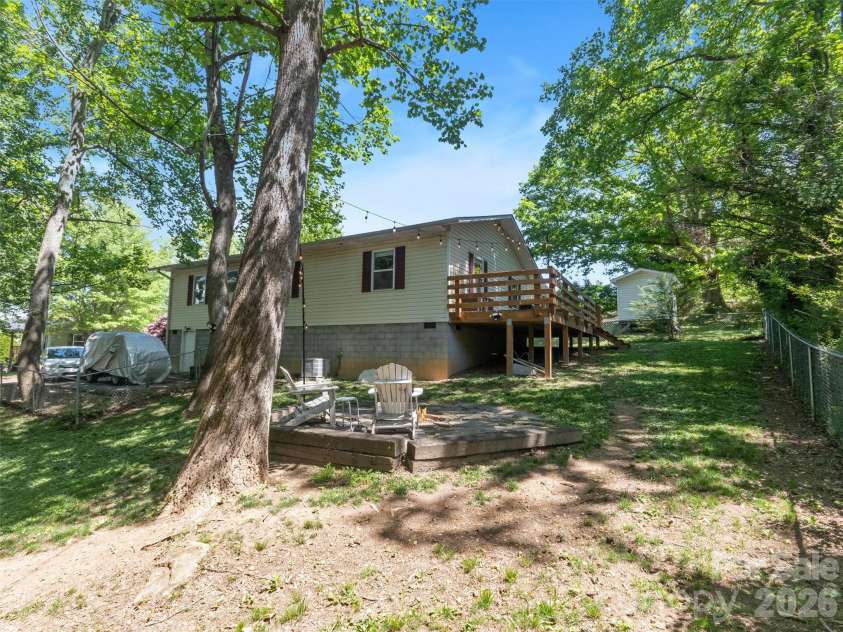 10 McTindal Circle, Asheville, NC 28803.  MLS# CAR4375699, YatesRealty ID 18112. 