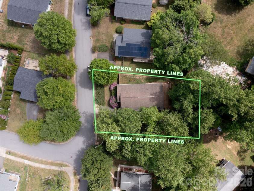 10 McTindal Circle, Asheville, NC 28803.  MLS# CAR4375699, YatesRealty ID 18112. 