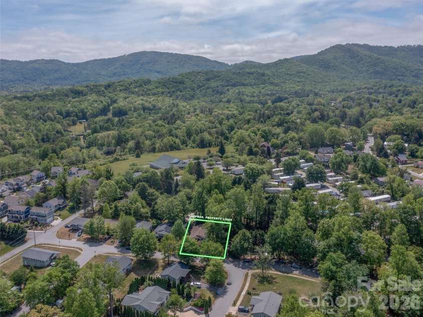 10 McTindal Circle, Asheville, NC 28803.  MLS# CAR4375699, YatesRealty ID 18112. 