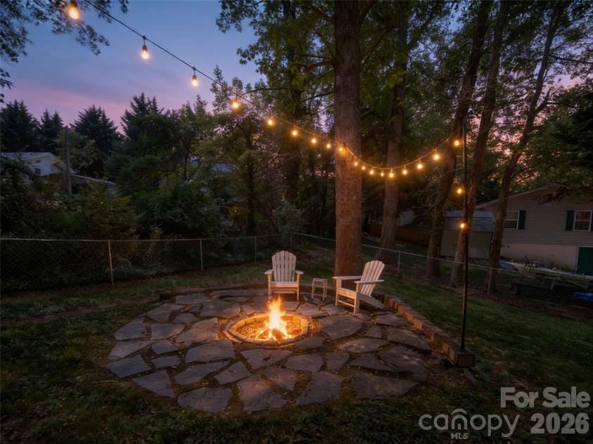 10 McTindal Circle, Asheville, NC 28803.  MLS# CAR4375699, YatesRealty ID 18112. 