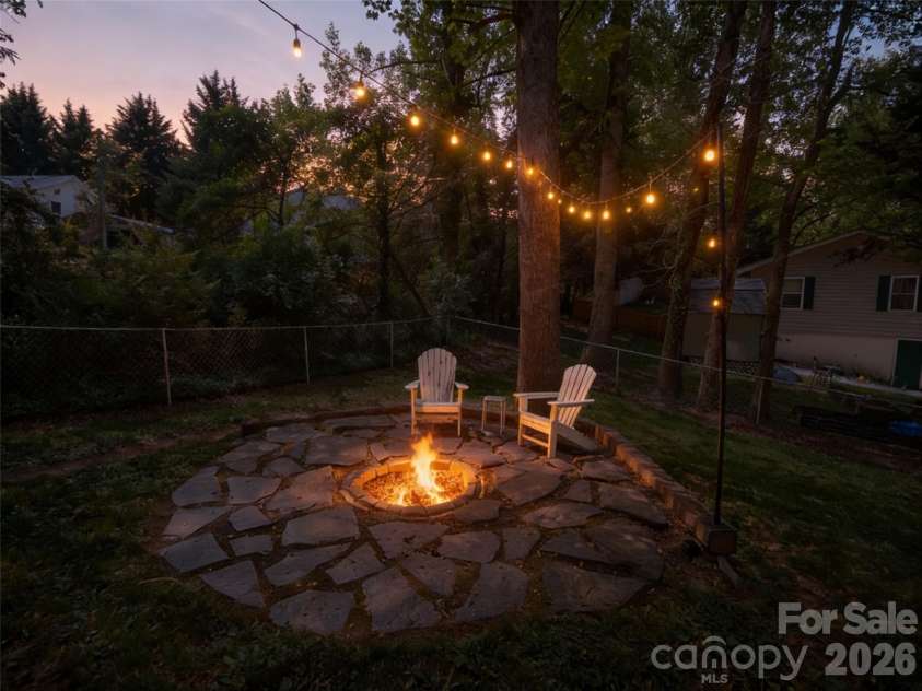 10 McTindal Circle, Asheville, NC 28803.  MLS# CAR4375699, YatesRealty ID 18112. 