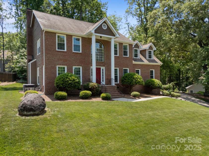 9000 Stourbridge Drive, Huntersville, NC 28078.  MLS# CAR4247651, YatesRealty ID 18112. 