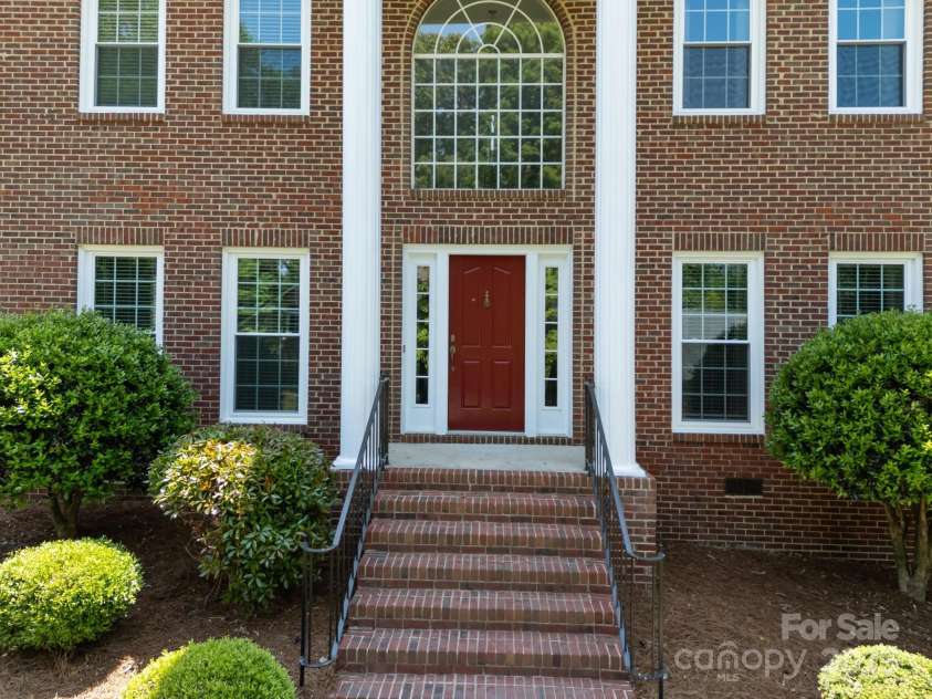 9000 Stourbridge Drive, Huntersville, NC 28078.  MLS# CAR4247651, YatesRealty ID 18112. 