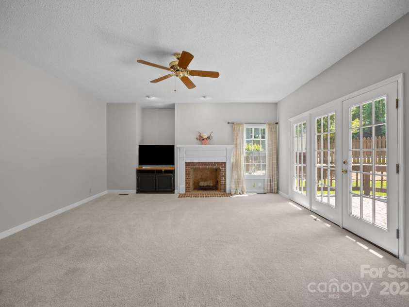 9000 Stourbridge Drive, Huntersville, NC 28078.  MLS# CAR4247651, YatesRealty ID 18112. 